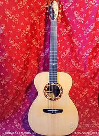 Chitarra acustica di liuteria