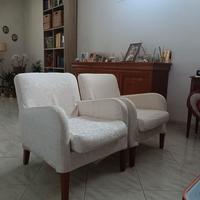 Due poltrone e un divano pari al nuovo