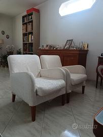 Due poltrone e un divano pari al nuovo