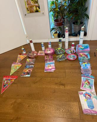 Stock stoviglie feste per bambini