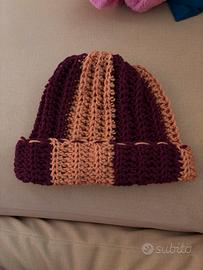 Cappello ad uncinetto realizzato a mano