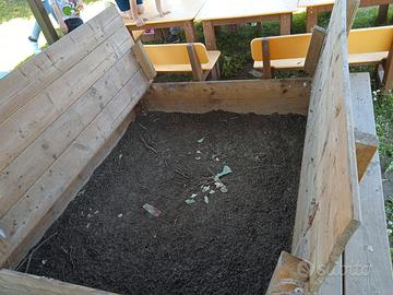 Sabbionaia in legno con coperchio