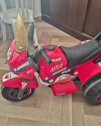 Moto giocattolo a tre ruote per bambini Peg Perego