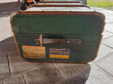 Baule vintage anni 30/40 con adesivi hotel originali - Brescia