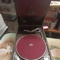 grammofono con dischi opera