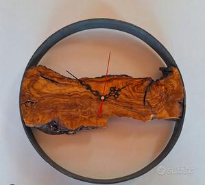 Orologio d'ulivo artigianale da parete