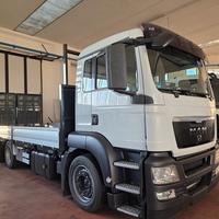 MAN TGS 26.320 6x2 - Pianale con rampe
