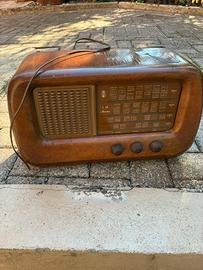 Radio d’epoca Magnadyne a valvole vintage
