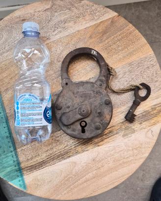 grande lucchetto antico 1kg funzionante con chiave