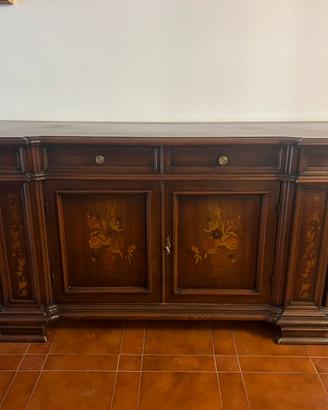 Credenza/buffet sagomata classica