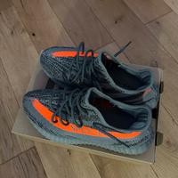 Adidas Yeezy,  modello 350 V2, 2 paia.
