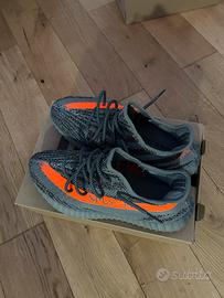 Adidas Yeezy,  modello 350 V2, 2 paia.