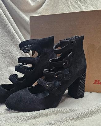 scarpe scamosciate co strass sul tacco