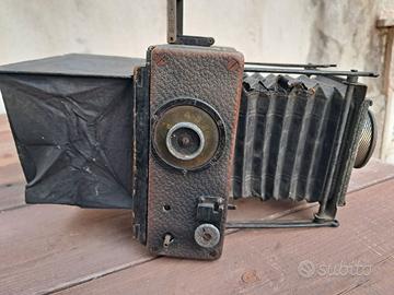 Fotocamera vintage,diversi obiettivi e  e custodie