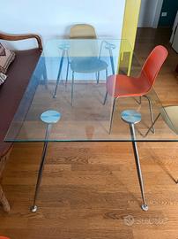 Tavolo di vetro