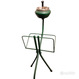 Posacenere da terra con portariviste integrato,