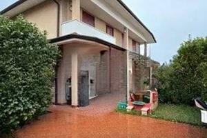 Immobile in asta di 186 m² con 4 locali e box auto