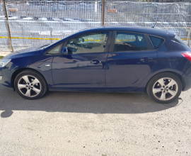 Opel Astra 1.6 Benzina + Gpl del 2010. Leggi