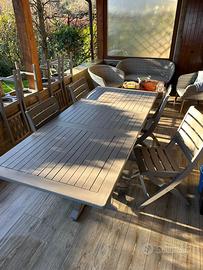 Tavolo e sedie da esterno