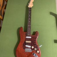 FENDER STRATOCASTER