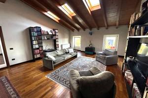Casa indipendente di 1000 m² con più di 5 locali e