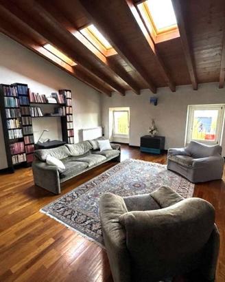 Casa indipendente di 1000 m² con più di 5 locali e