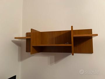 Mensole, scrivania e libreria