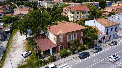 6 LOCALI A CIVITANOVA MARCHE