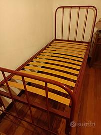 Letto singolo in metallo con doghe