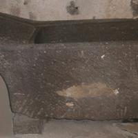 Vasca costruita su una unica pietra di 70 anni