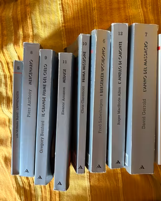 Lotto 8 libri Urania Argento e Speciale Mondadori