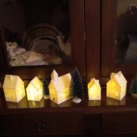 set di 5 casette compreso una chiesa