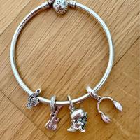 Bracciale rigido Pandora con 4 charms - NUOVI