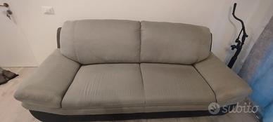 divano tre posti pari al nuovo