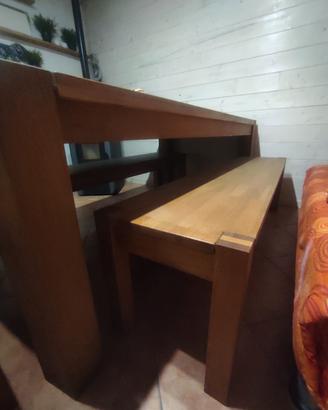Tavolo con panchine 