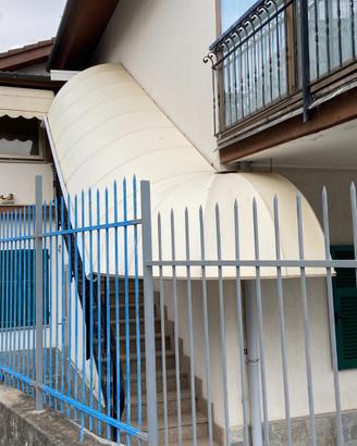 Copertura pensilina per scala