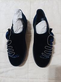 sneakers Pinko in velluto blu.