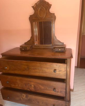 Comò dell’800 in legno