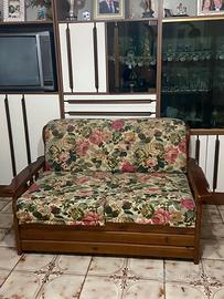 Divano 2 posti in legno con cuscini vintage