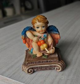 Piccolo Cupido in resina. Vintage.