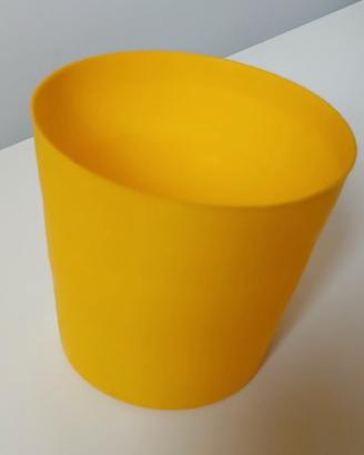 Vaso in plastica giallo