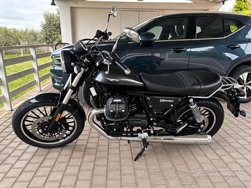 Moto Guzzi V9 Roamer 2021