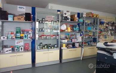 Espositori arredo negozio tot. 10mt