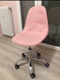Sedia rosa da scrivania con rotelle