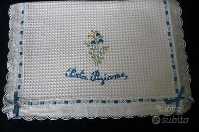 Portapigiama ricamato con pizzo