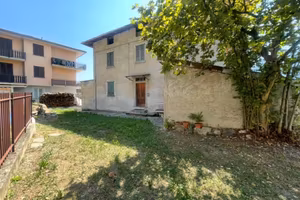 Casa indipendente di 157 m² con 4 locali e box aut