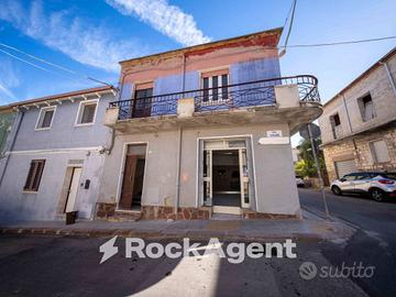 LOCALE COMMERCIALE EX PIZZERIA