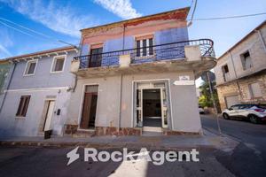 LOCALE COMMERCIALE EX PIZZERIA