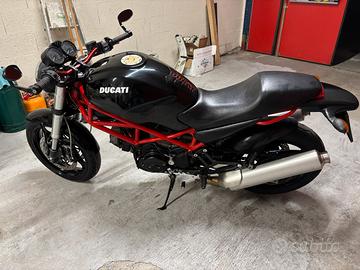 Ducati Monster 695