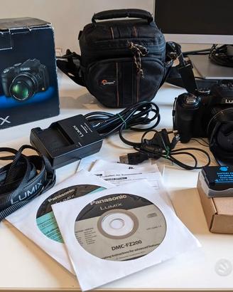 fotocamera Panasonic Lumix FZ200 + batterie +borsa